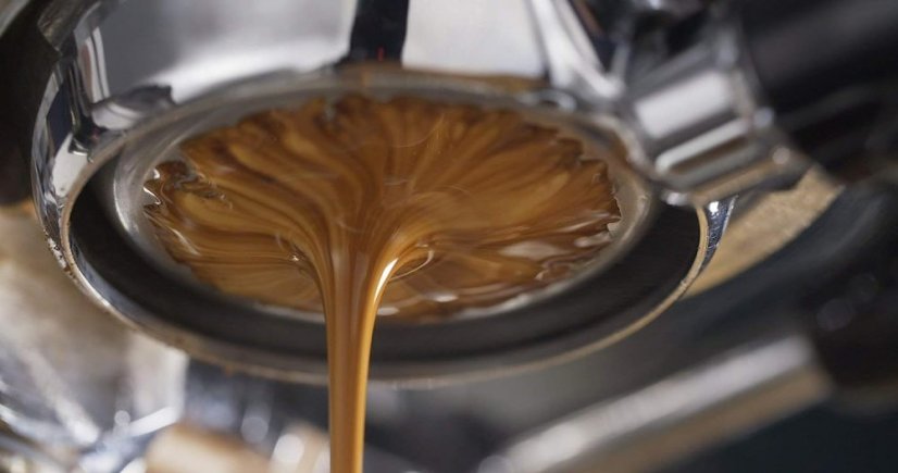 Zrnková káva Guggenheimer Supreme Beans. Italská pomalu pražená káva. Krémová chůť perfektní na espresso. 200g – foto 5