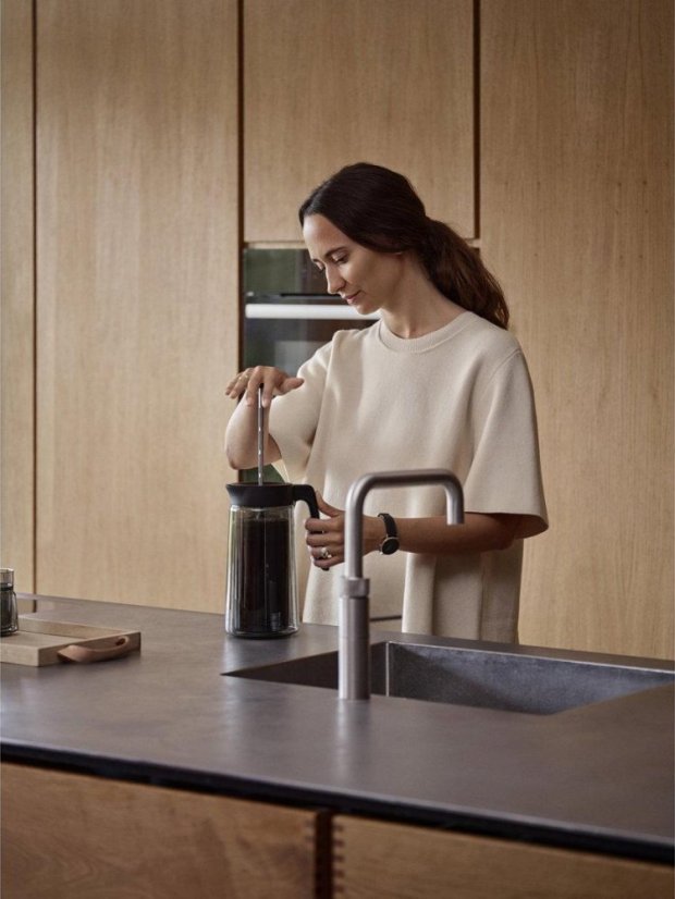 Jacob Jensen Dvoustěnný skleněný french press 0,8 l, černý