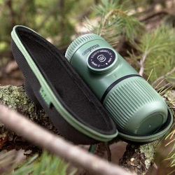 Cestovní kávovar Wacaco Nanopresso (zelený) + tvrdé pouzdro