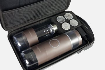 Cestovní kávovar MugShott Ultimate Pack: Styl, praktičnost a dokonalá káva kdekoli